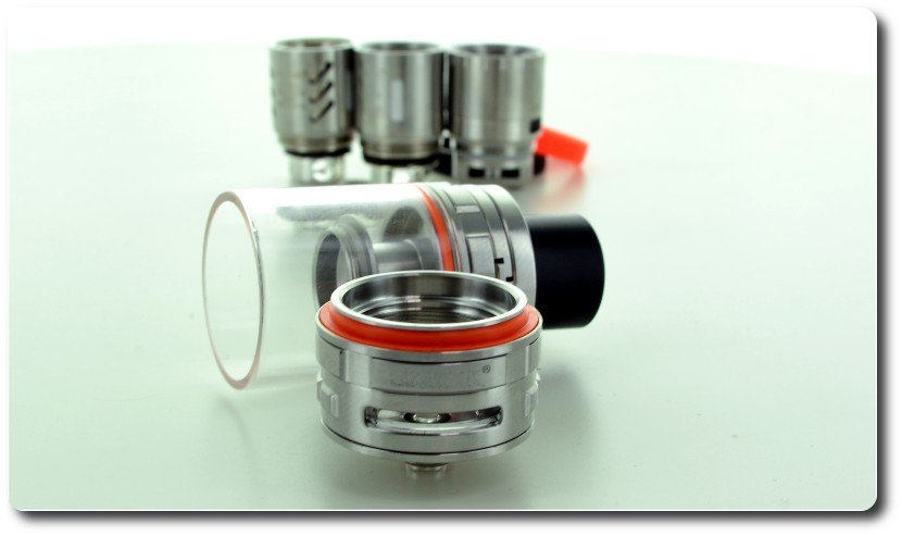 Large airflow sur ce TFV8 de chez Smoktech