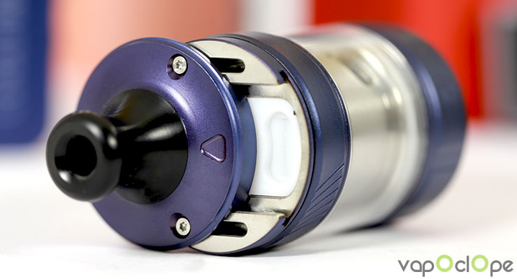 L'orifice de remplissage pour e-liquide du clearomiseur Zlide Top de chez Innokin