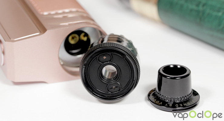 L'orifice de remplissage pour e-liquide du pod kit Drag E60 de chez Voopoo
