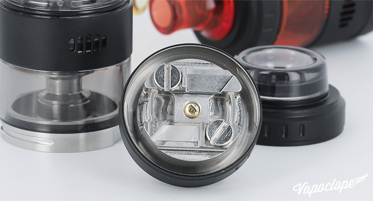 Zoom sur le plateau de l'atomiseur Requiem RTA de chez Vandy Vape