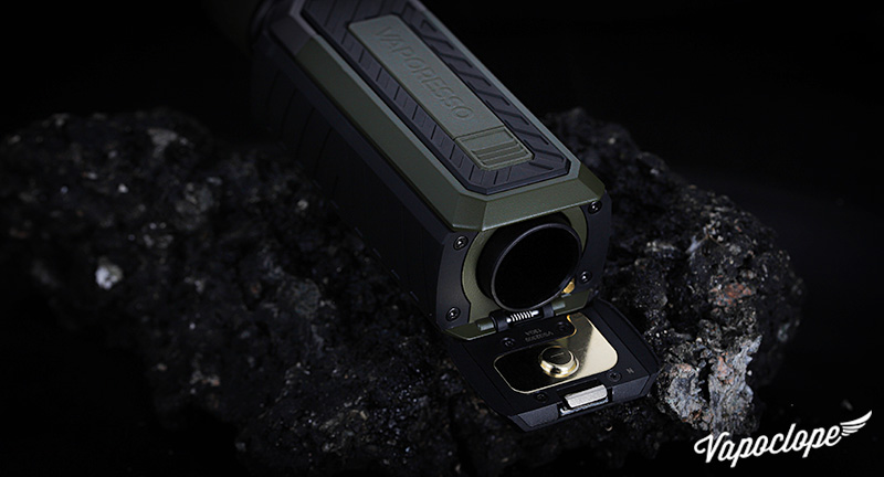 L'ouverture pour accus de la box Armour S de Vaporesso
