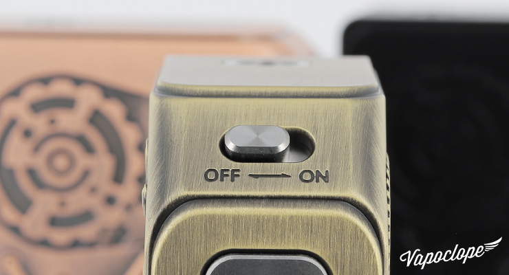 Le bouton ON/OFF de la Box Punk II 220W de chez Teslacigs