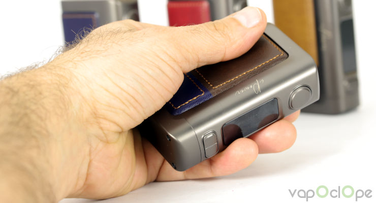La box iStick Power 2 Eleaf en main