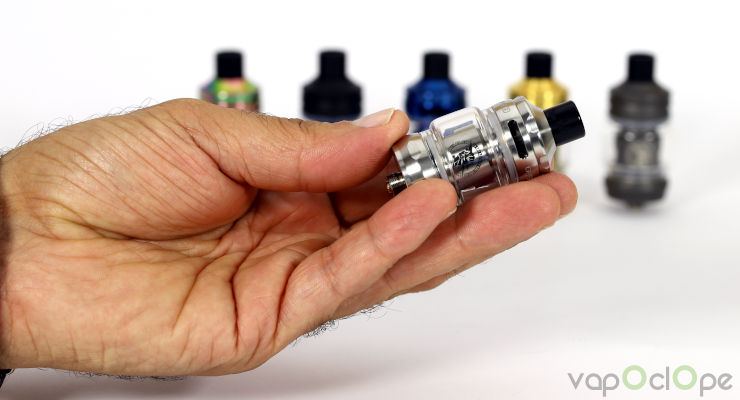 Clearomiseur Z Nano 2 Geekvape en main