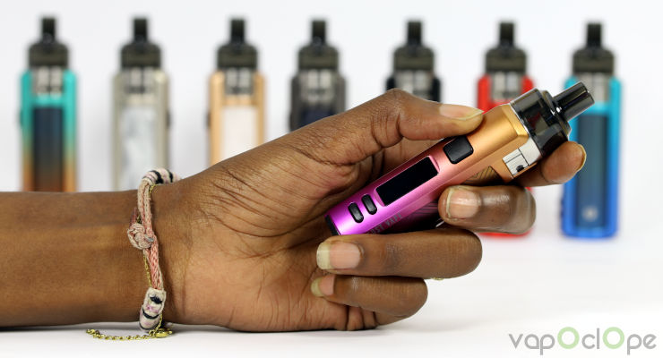 Pod Ursa Mini Lost Vape dans la main