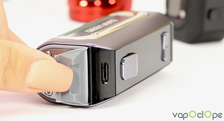 Le port USB-C de la box Aegis Mini 2 de chez Geek Vape